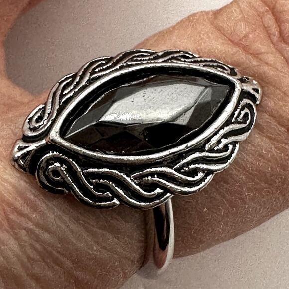 Avon Vintage Hematite Marquise Stone Celtic Twist Ring Silvertone faceted Sz 7.5 - Picture 1 of 9